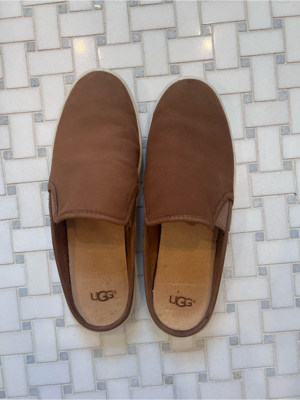 UGG women’s size 8 Chestnut Slip-On Nubuck Leather mules